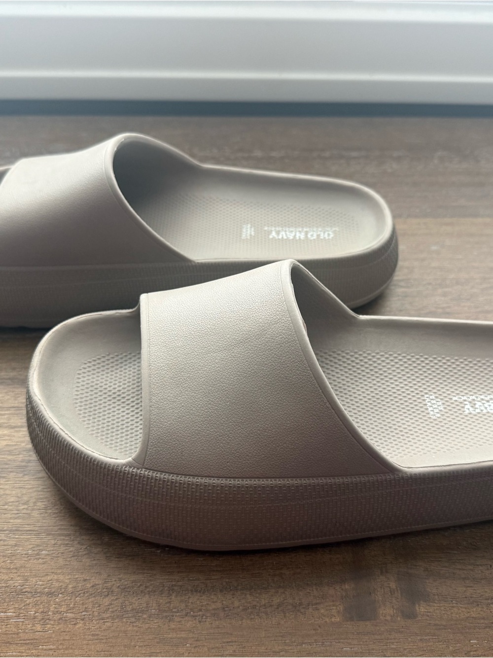 Old Navy Women's Slip-On Slide Sandals in Taupe Beige - Picture 2 of 2